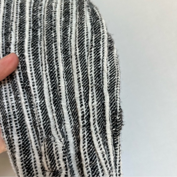 Free People Lust For Life Crop Top Sz S Twist Front Stripe Black White EUC - Picture 16 of 16